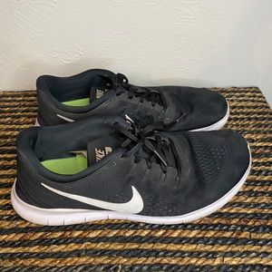 Men- Black NIKE Free Run